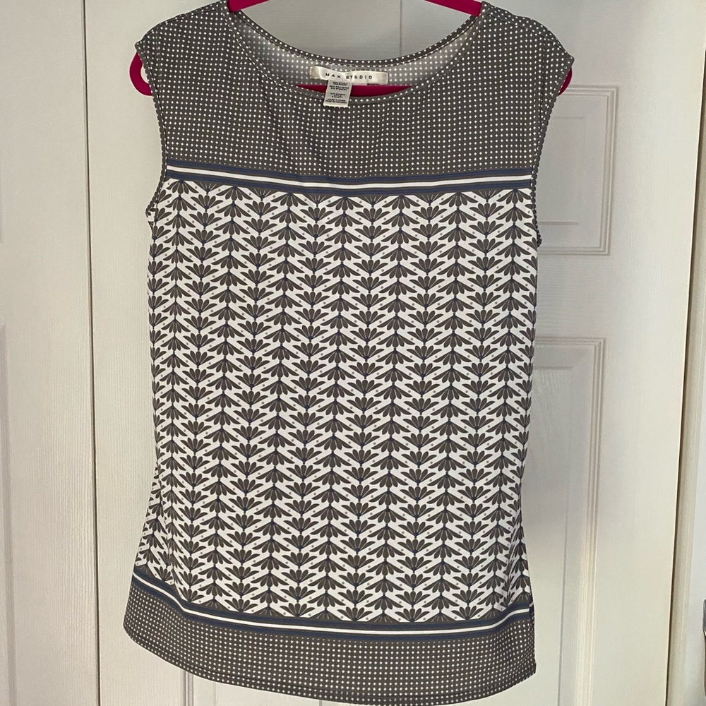 Sleeveless shirt gray and white pattern